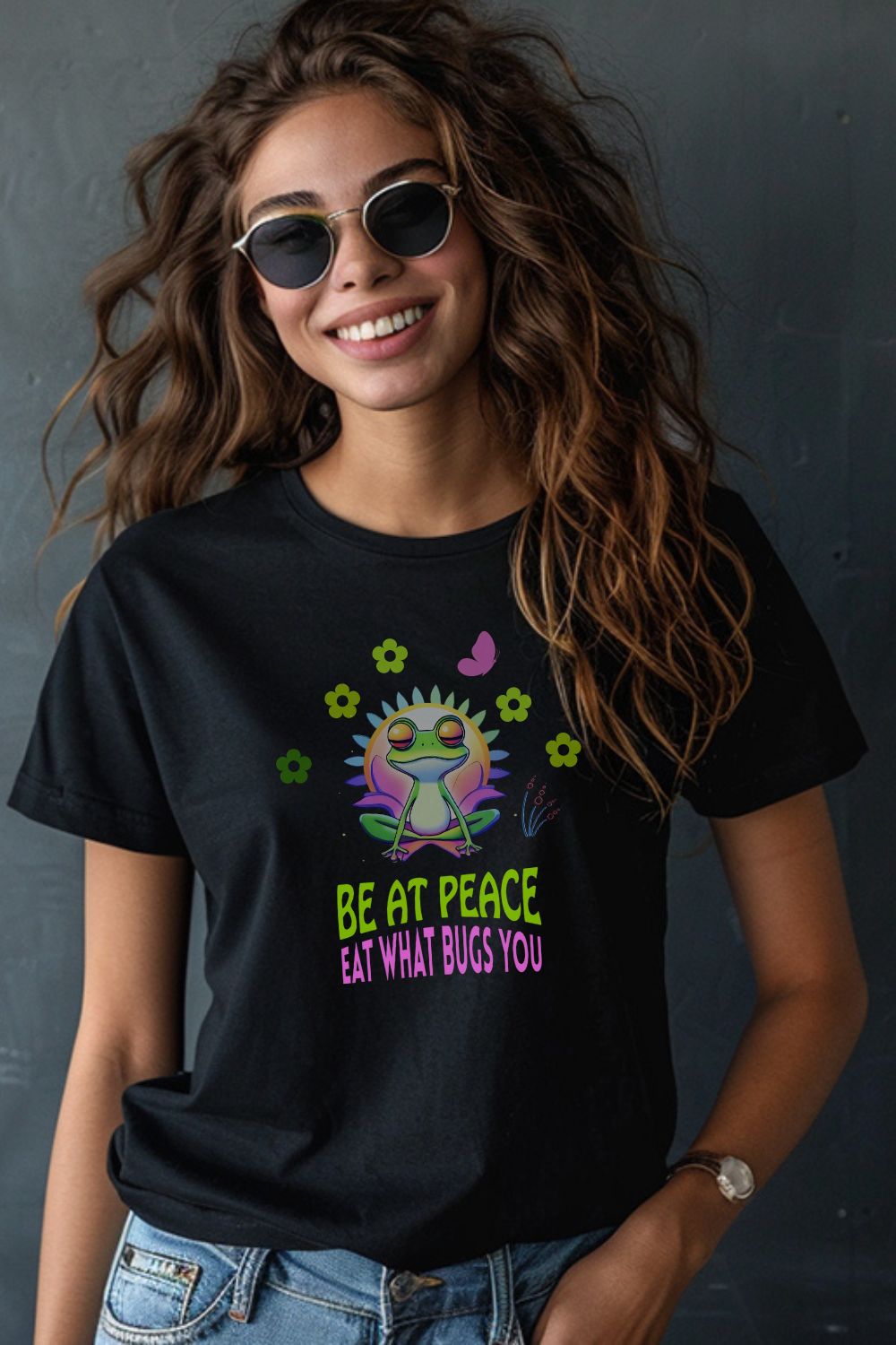 Camiseta "Be at peace, eat what bugs you". Colección Raíces y simpáticas ranas - Imagen 2