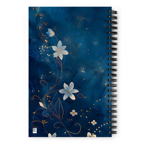 Cuaderno en Espiral con Bonito Diseño de Flores Nacaradas con Tallos Dorados en un fondo de Noche Azul - Imagen 3