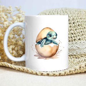 Taza Brillante con Bonita Tortuga Bebé Asomando desde el Cascarón