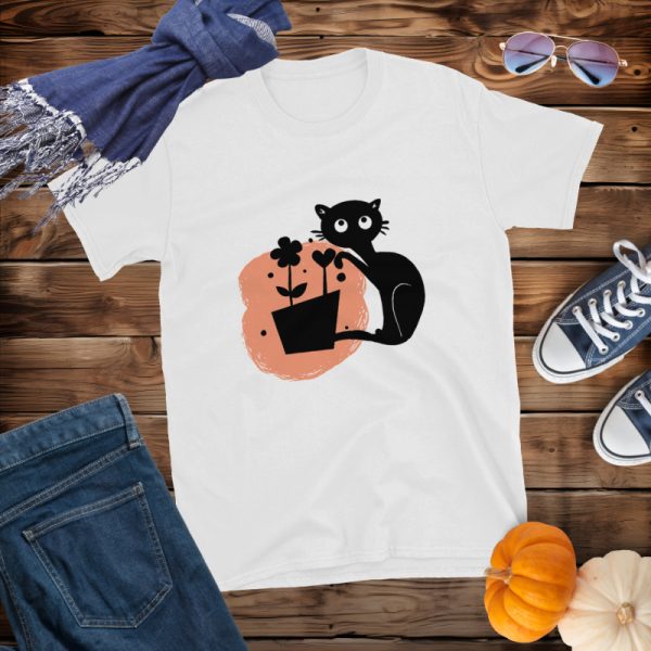 Camiseta con Diseño de un Divertido Gato jugando con las Flores de una Maceta - Imagen 2
