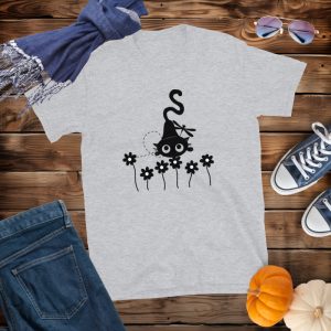 Camiseta con Diseño de un Divertido Gato acechando a una Libélula