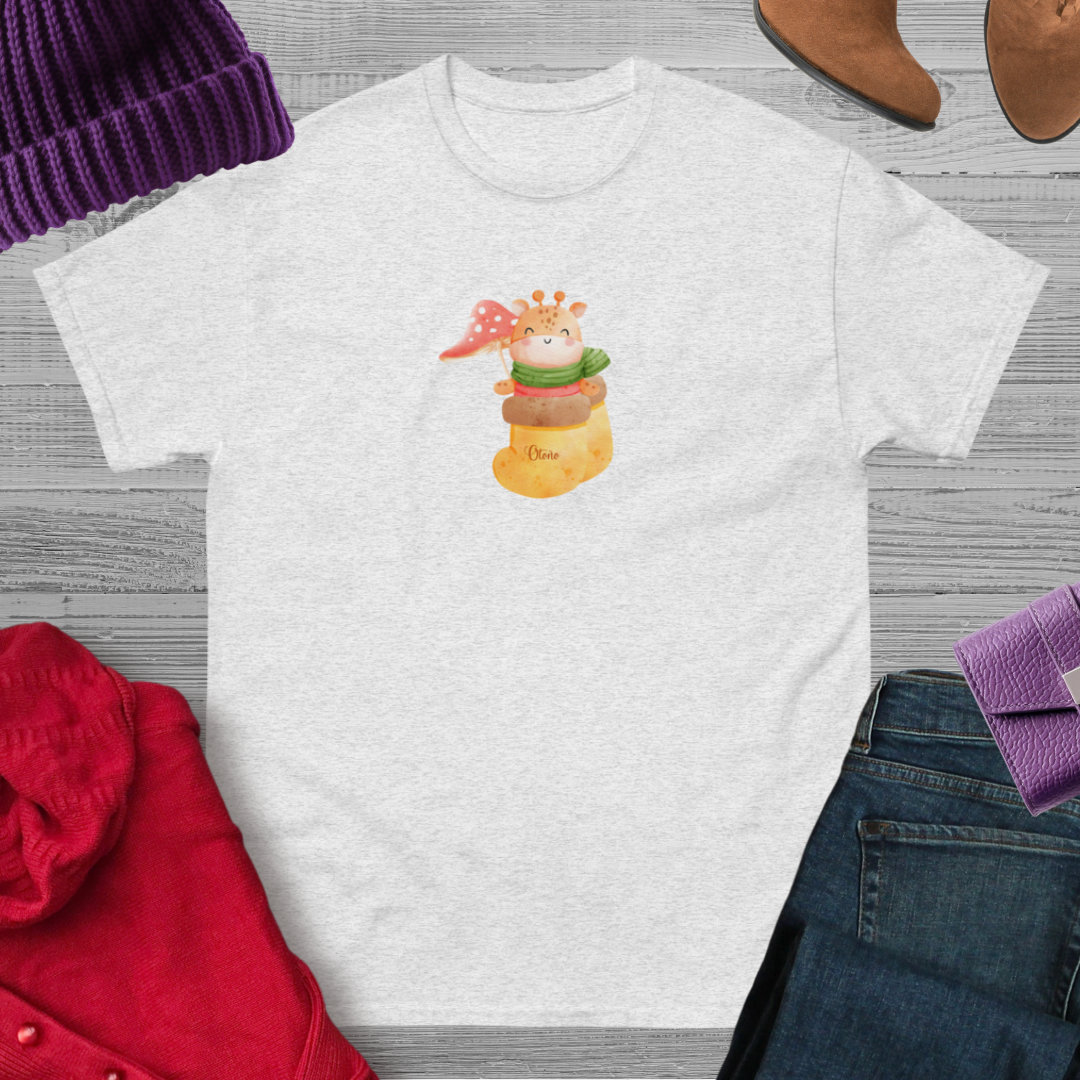 Camiseta con diseño de una dulce jirafa en un cómodo calcetín de otoño - Imagen 6