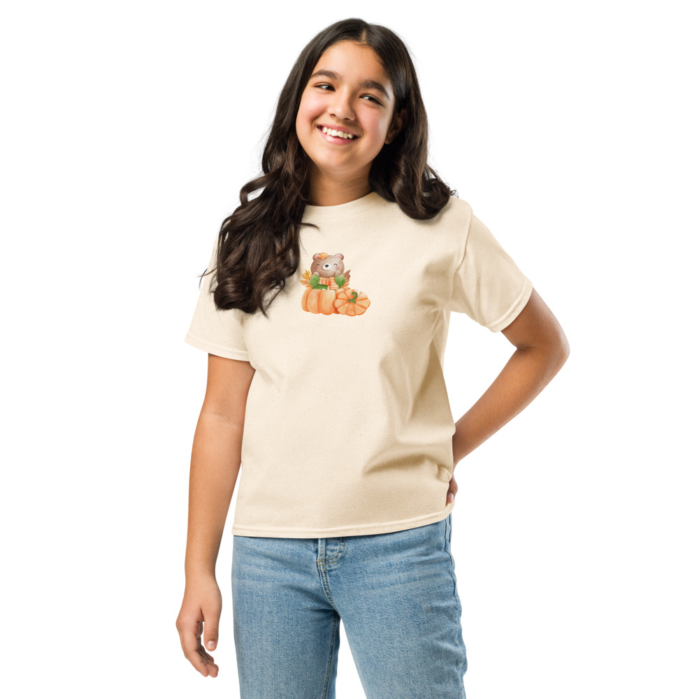 Camiseta para niño y niña con una simpática osita en una calabaza con hojas de otoño - Imagen 11