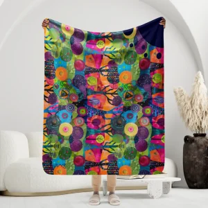 Manta de Sueños con motivos coloridos y espirales en el bosque