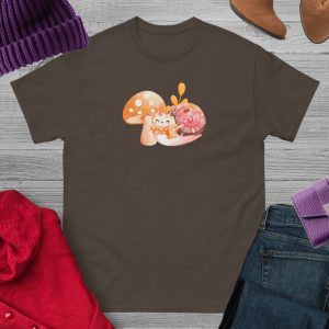Camiseta con diseño de un alegre caracol junto a una bonita seta