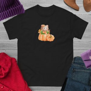 Camiseta con diseño de una simpática osita en una calabaza con hojas de otoño
