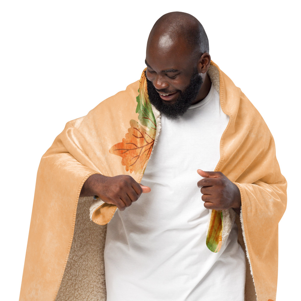 Manta mullida con conejita y calabaza en fondo color salmón con hojas de otoño - Imagen 4