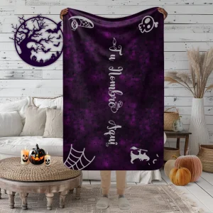 Manta de misterio mullida con fondo morado oscuro y motivos tenebrosos [Personalizable]