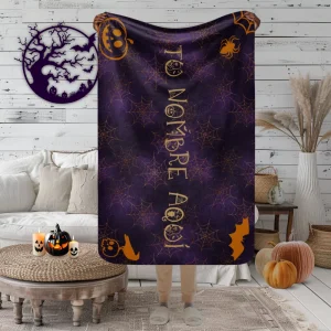 Manta de misterio mullida con fondo morado, telas de araña y motivos tenebrosos [Personalizable]
