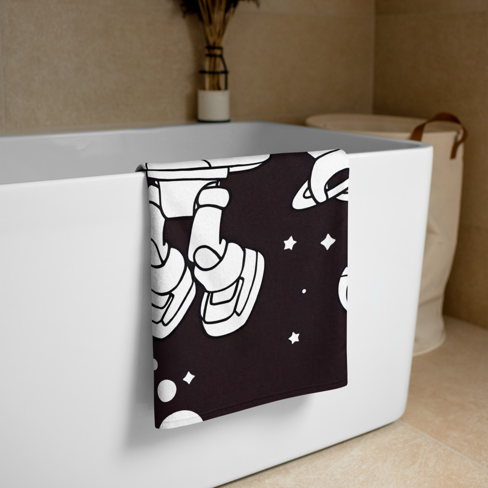 Detalle de Toalla con dibujo de bonito robot con flotando en el espacio negro sobre una bañera