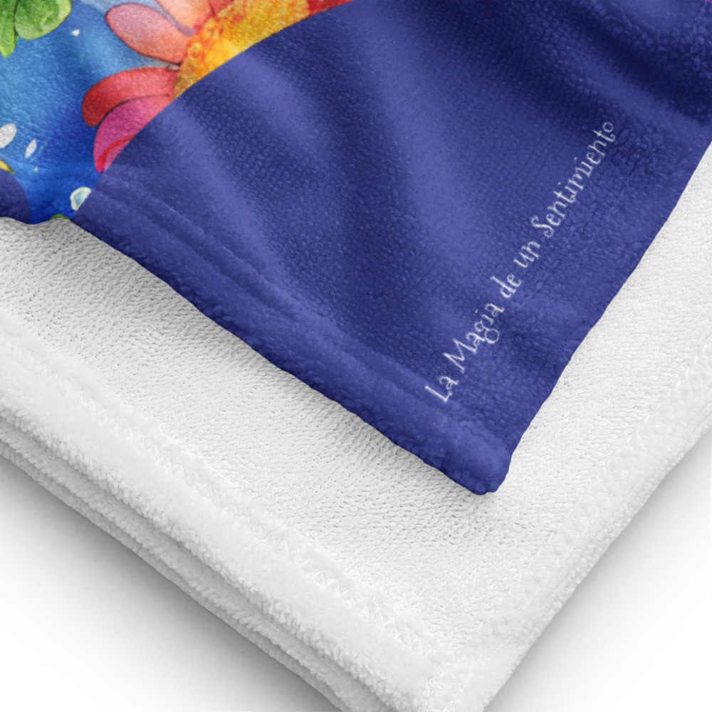 Toalla de playa "Stay Wild" con fondo estilo acuarela arcoíris con líneas abstractas y desdibujadas - Imagen 3