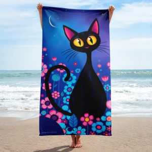 Toalla de baño y playa con diseño de simpático gato en campo de flores con fondo azul