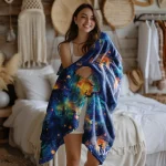 Chica con una manta de Halloween de misterio, con diseño de magia, calabazas y bosques encantados